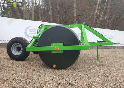 Meadow roller with wheels - one actuator