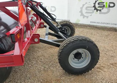 Meadow roller with wheels - two actuators