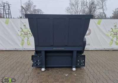 Dosing bucket with conveyor belt