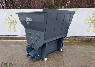 Dosing bucket with conveyor belt