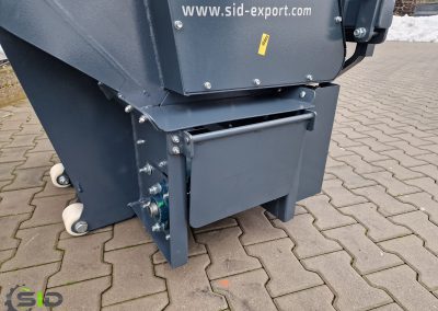 Dosing bucket with conveyor belt