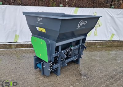 Dosing bucket with conveyor belt