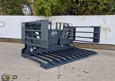 Hydraulic buck rake