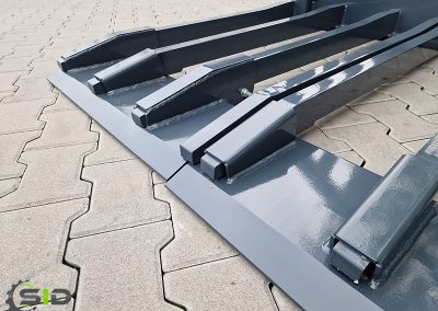 Hydraulic buck rake
