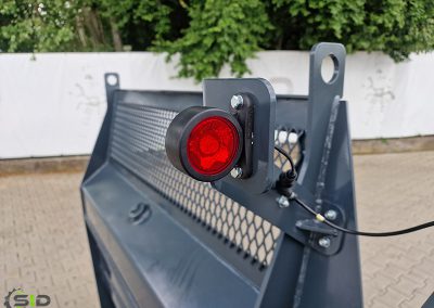 Hydraulic silage blade