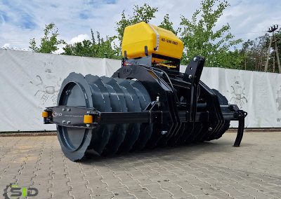 Silage roller