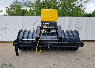 Silage roller