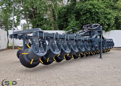 Tires weeder