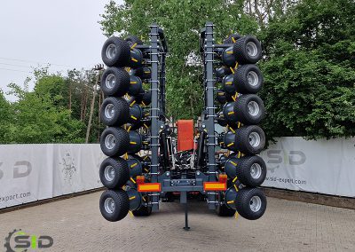 Tires weeder