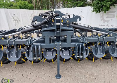 Tires weeder