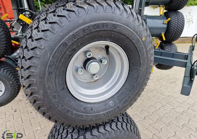 Tires weeder