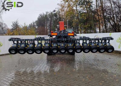 Tires weeder