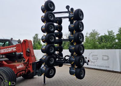 Tires weeder