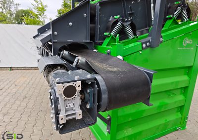 Vibrating screen