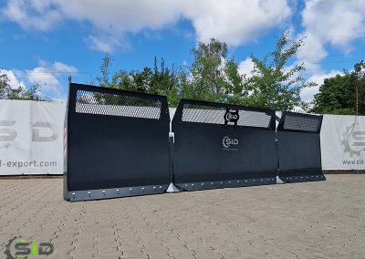 Hydraulic silage blade
