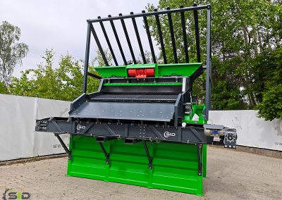 Vibrating screen